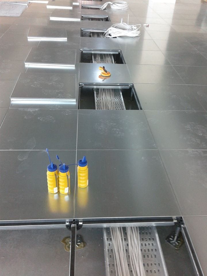 Perbedaan Material Raised Floor