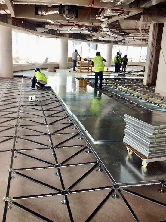 Instalasi Raised Floor Proyek Besar